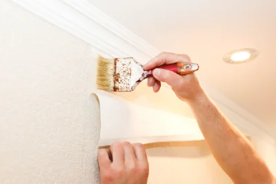 Pose de papier peint à Plourhan — revêtements muraux et toiles de verre